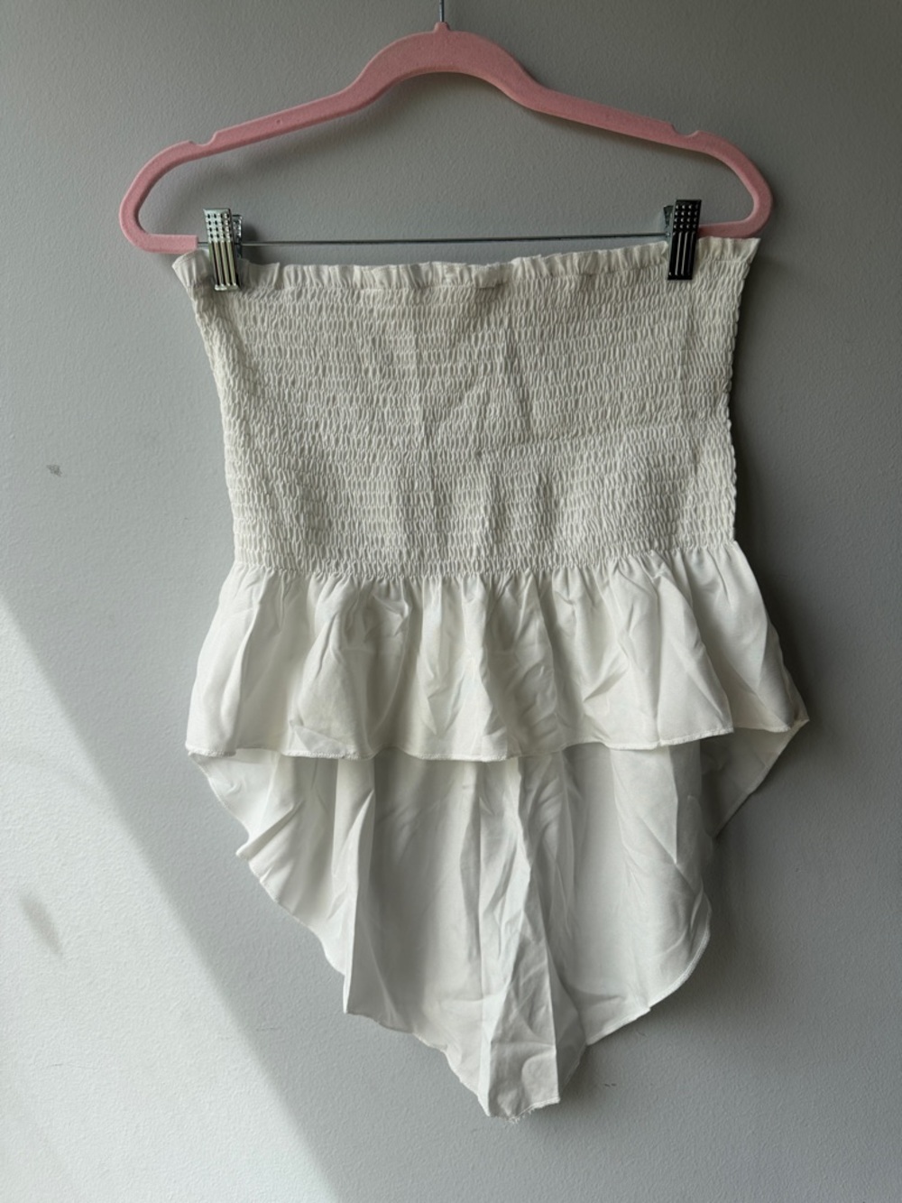 NWOT LYANER White Strapless Smocked Peplum Top- never worn women’s Size L